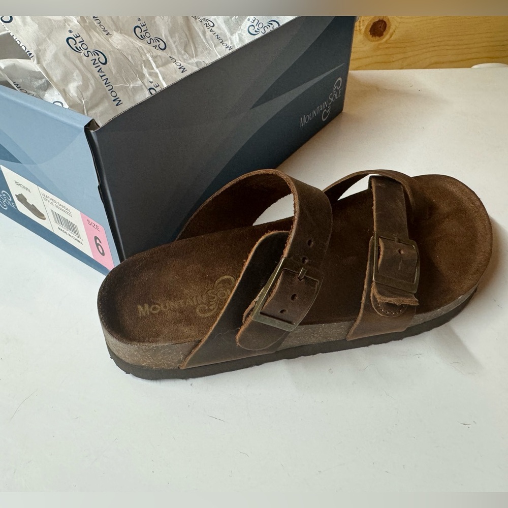 BRAND NEW size 6 mountain sole (Birkenstock twin)